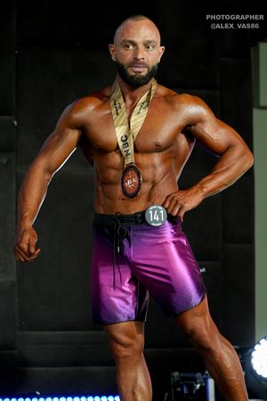 MEN'S PHYSIQUE 174